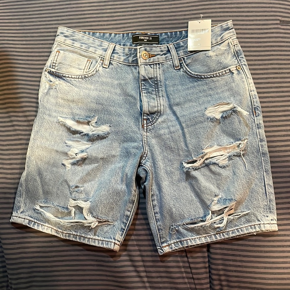 NWT Distressed jean shorts forever 21 size 33 men